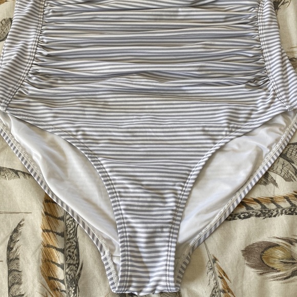 Nip Tuck Sorrento Stripe Joanne One-Piece Swim Suit Silver-Grey & White size 10 - Picture 12 of 16